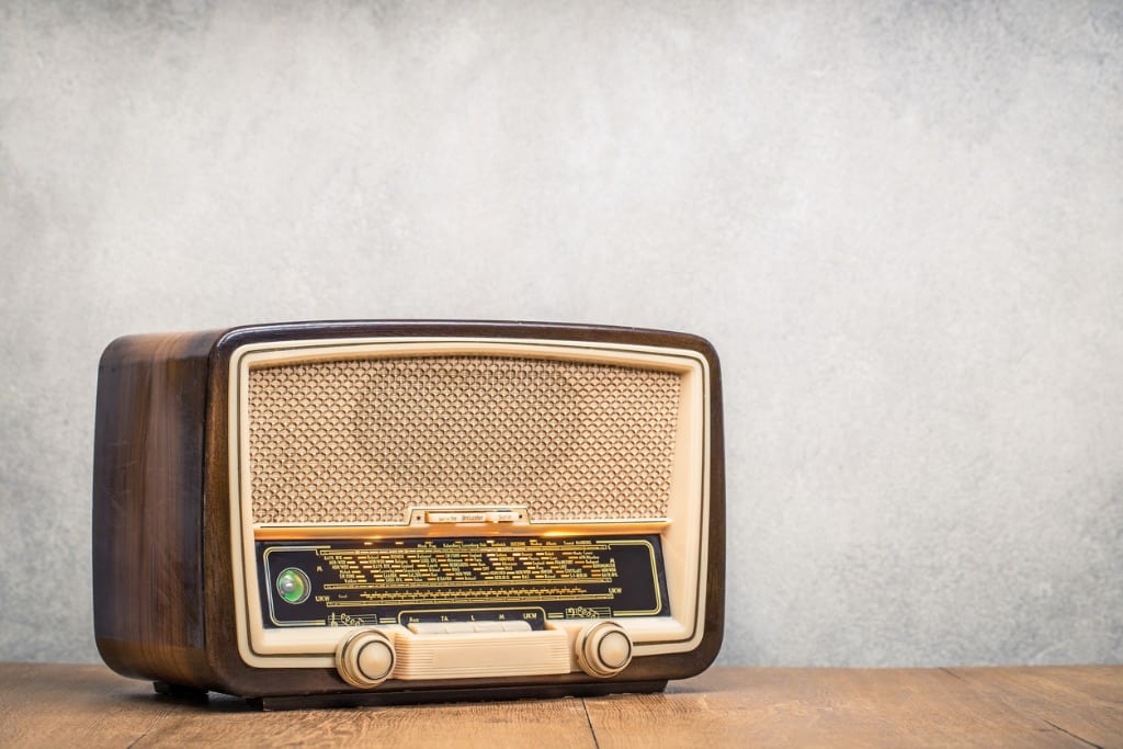 old-fashioned-radio