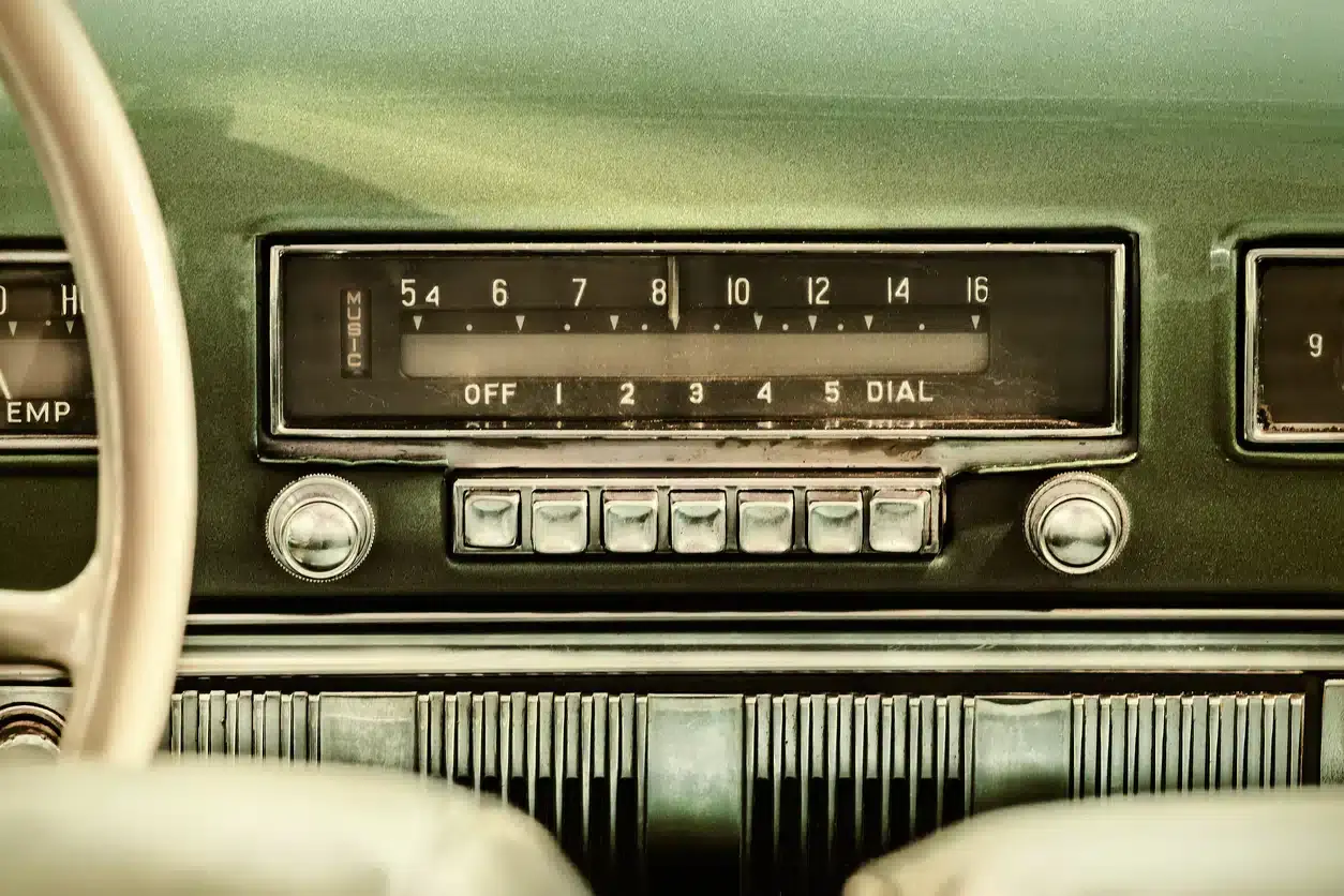 Retro styled image of an old car radio Learn how to Advertise on Sirius XM | old car radio | How to Advertise on SiriusXM